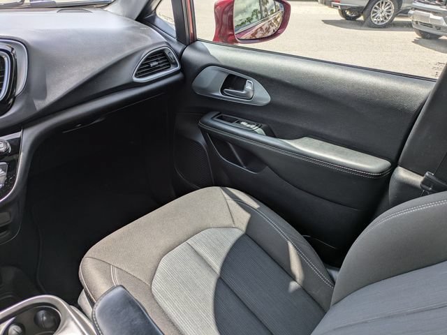 Used 2020 Chrysler Pacifica Touring w/ S Appearance Package FWD image 25