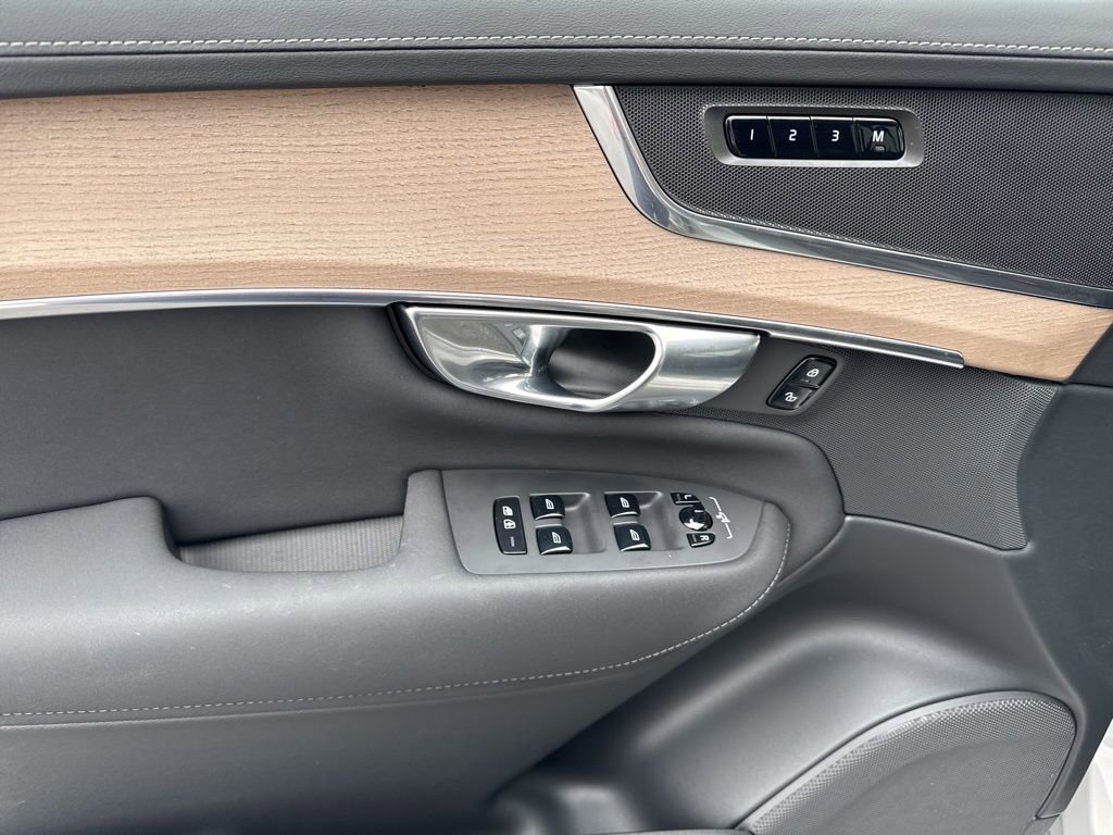 Used 2025 Volvo XC90 B6 Core w/ Climate Package image 21