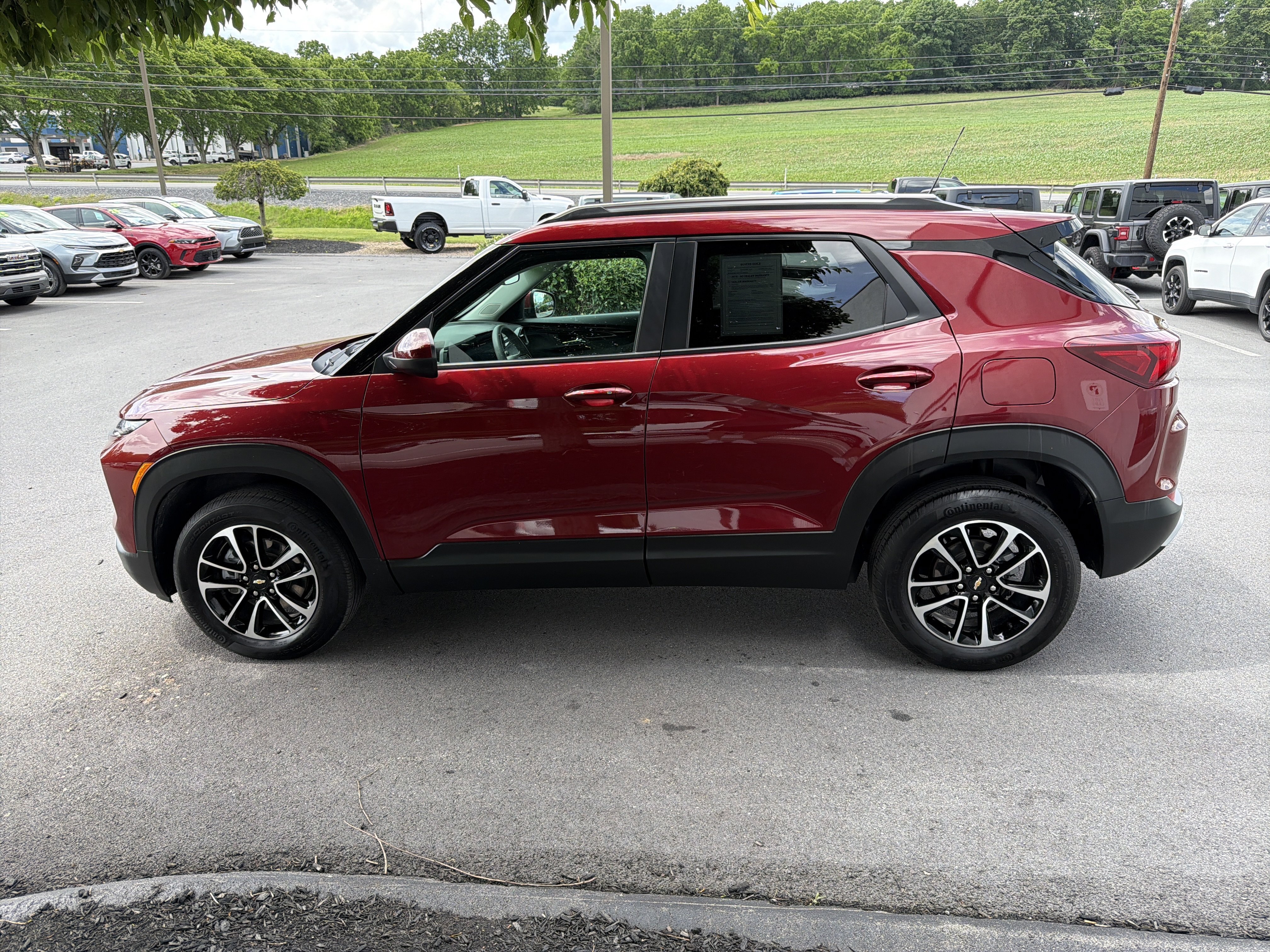 Used 2025 Chevrolet TrailBlazer LT AWD/4WD image 7