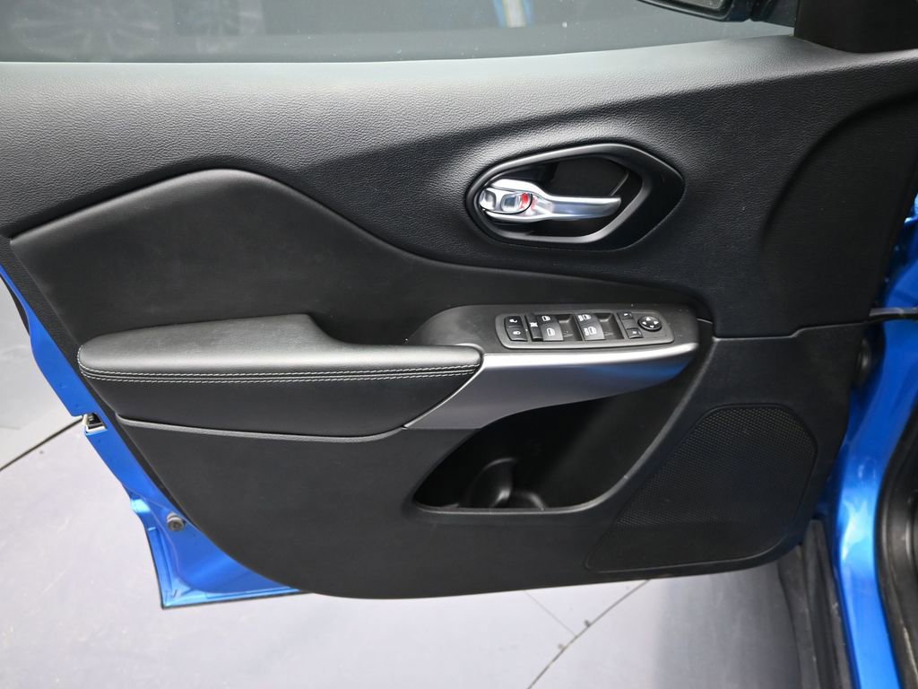 Used 2022 Jeep Cherokee Latitude Lux w/ Sun & Sound Group image 11