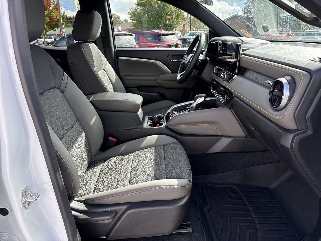 Certified 2024 Chevrolet Colorado ZR2 w/ Technology Package image 31