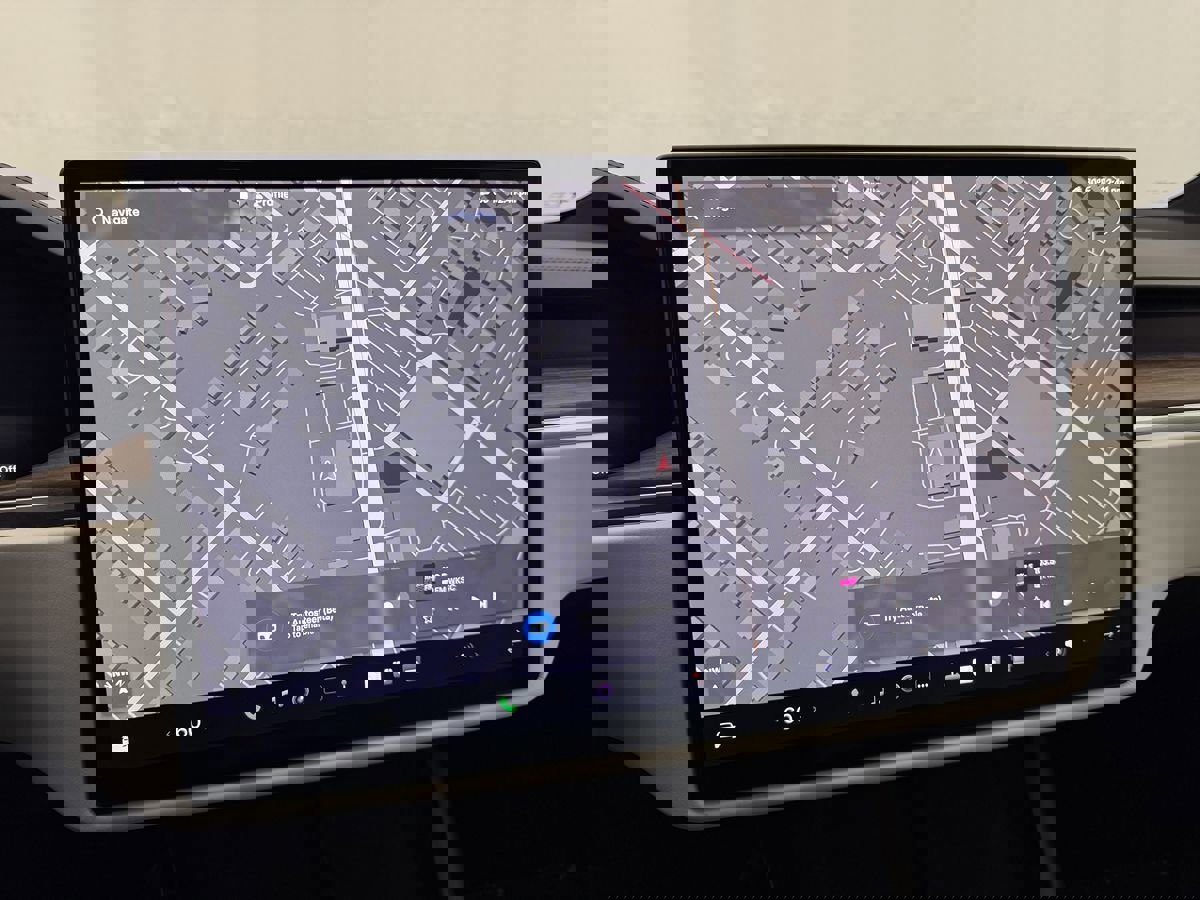 Used 2022 Tesla Model X image 19