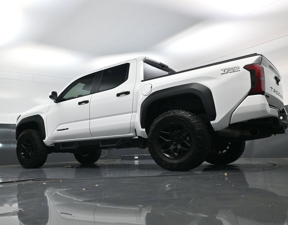 Used 2024 Toyota Tacoma TRD Off-Road AWD/4WD image 17