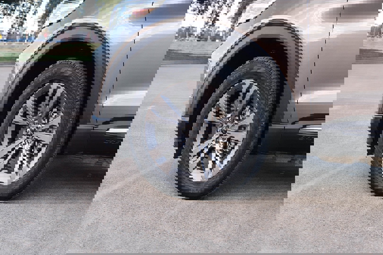 Used 2021 Ford Explorer XLT w/ Equipment Group 202A image 7