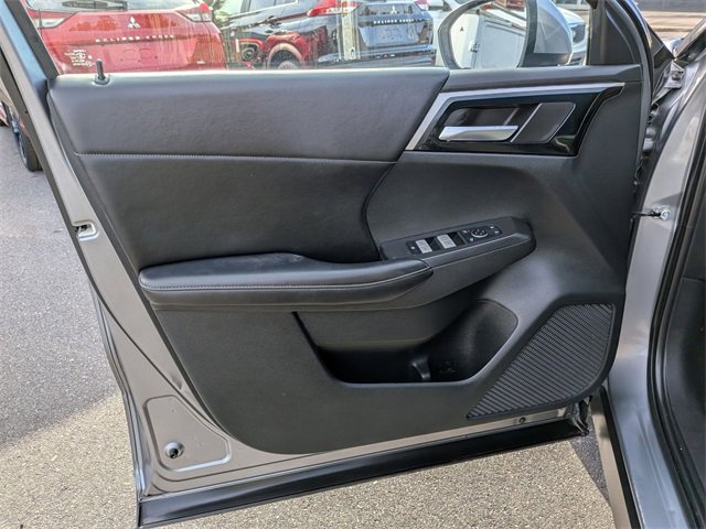 Used 2022 Mitsubishi Outlander SE image 11