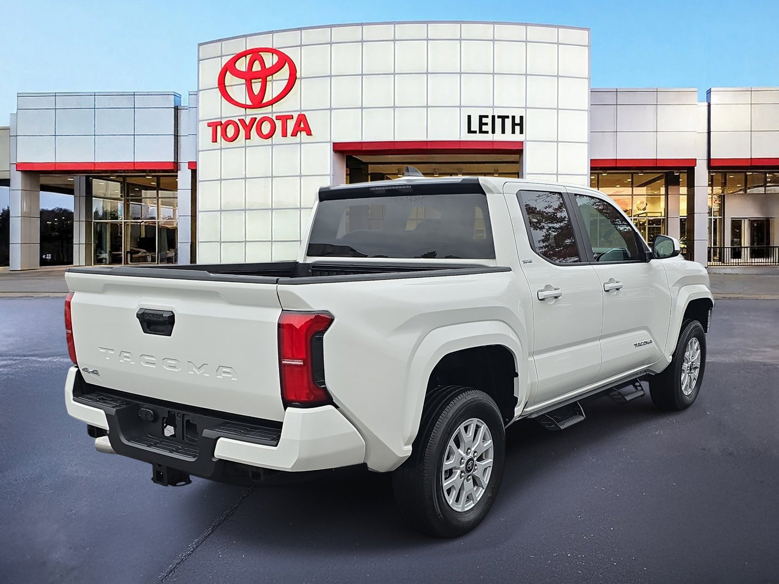Used 2025 Toyota Tacoma SR5 image 5