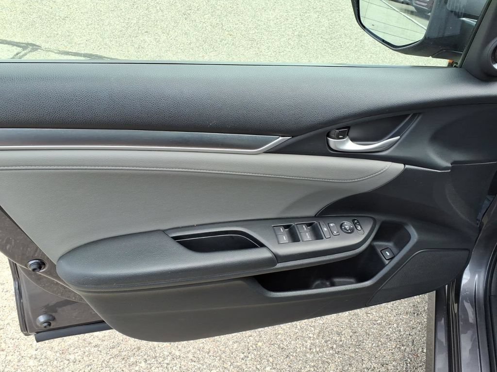 Used 2016 Honda Civic Touring image 11