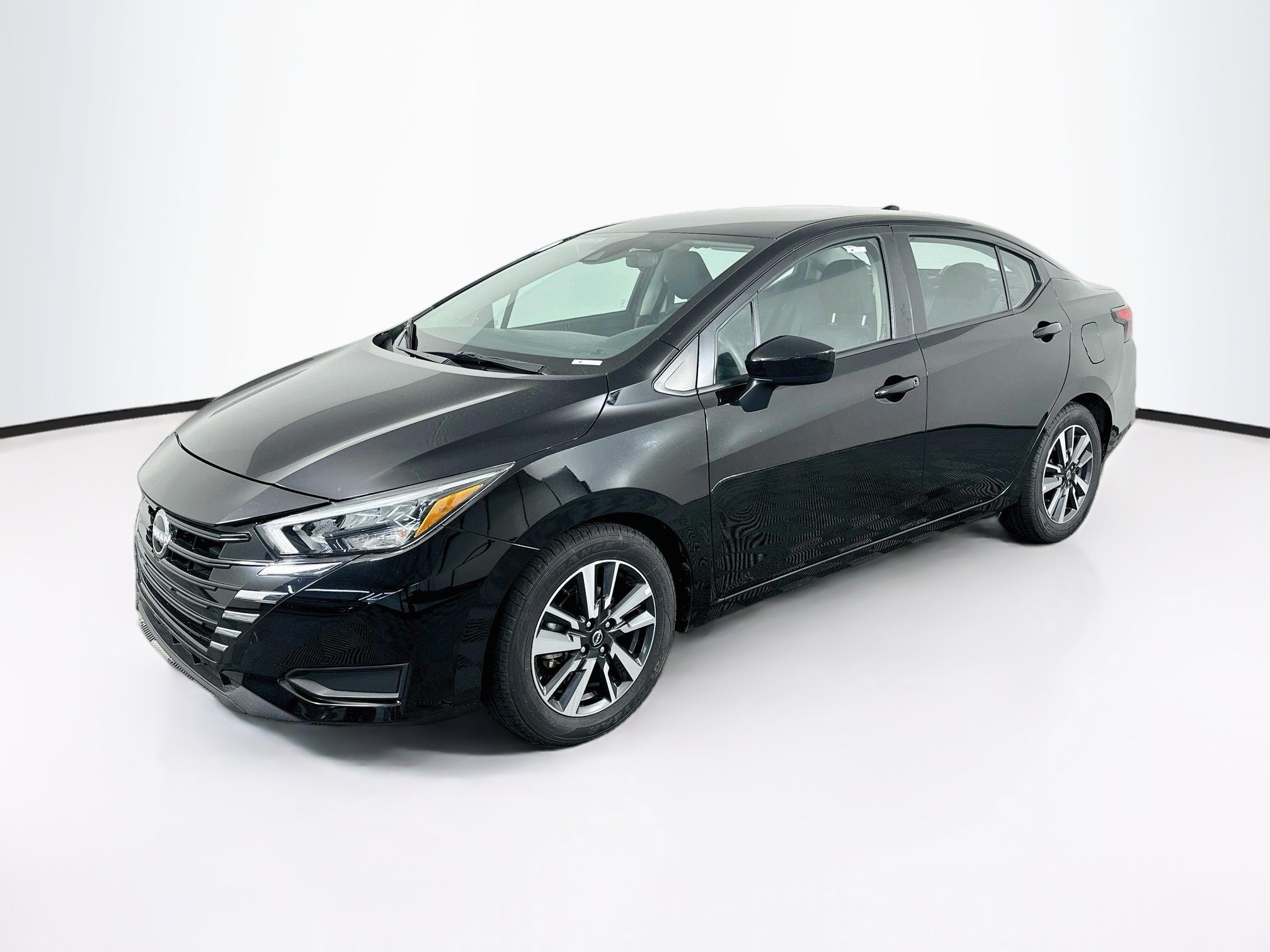 Used 2025 Nissan Versa SV FWD image 3