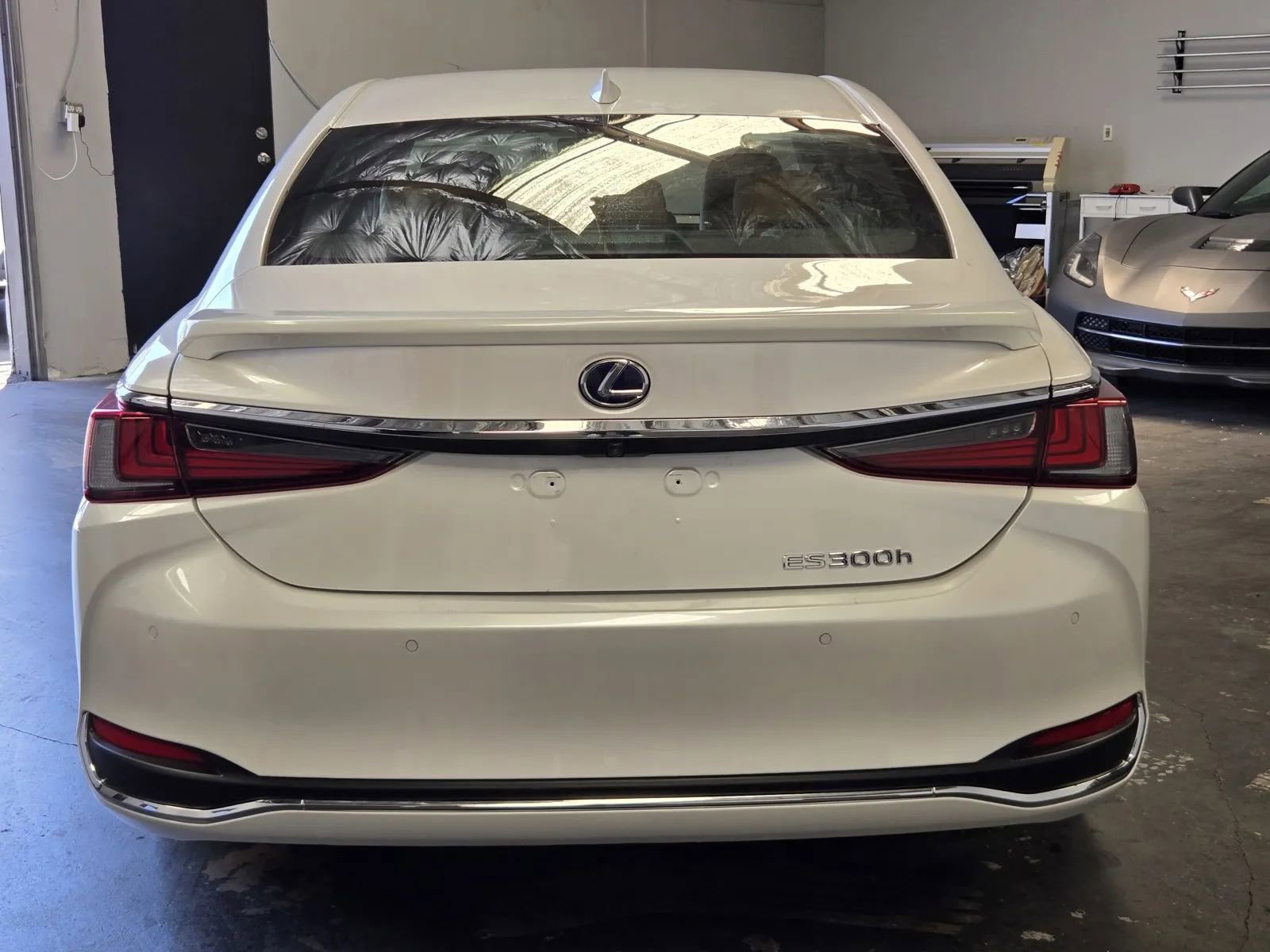 Used 2021 Lexus ES 300h w/ Premium Package FWD image 3
