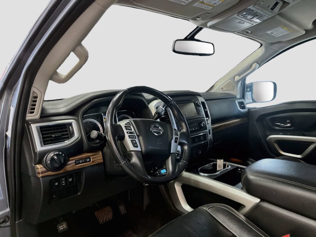 Used 2018 Nissan Titan SL AWD/4WD image 9