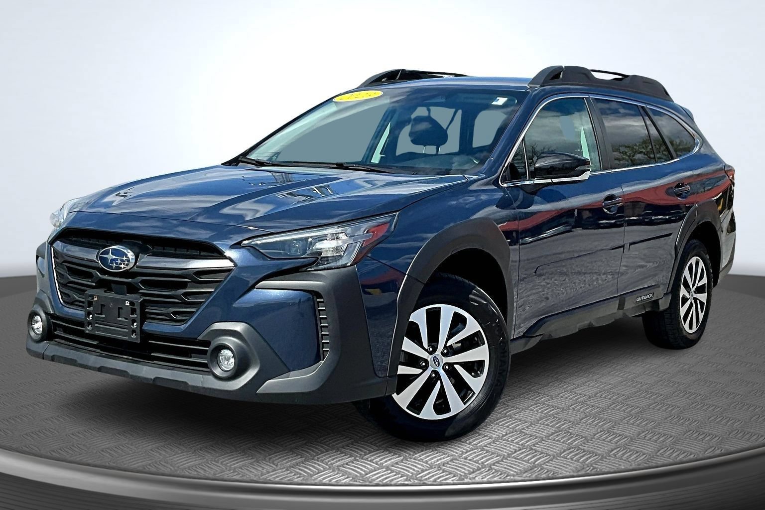 Used 2023 Subaru Outback Premium AWD/4WD image 1