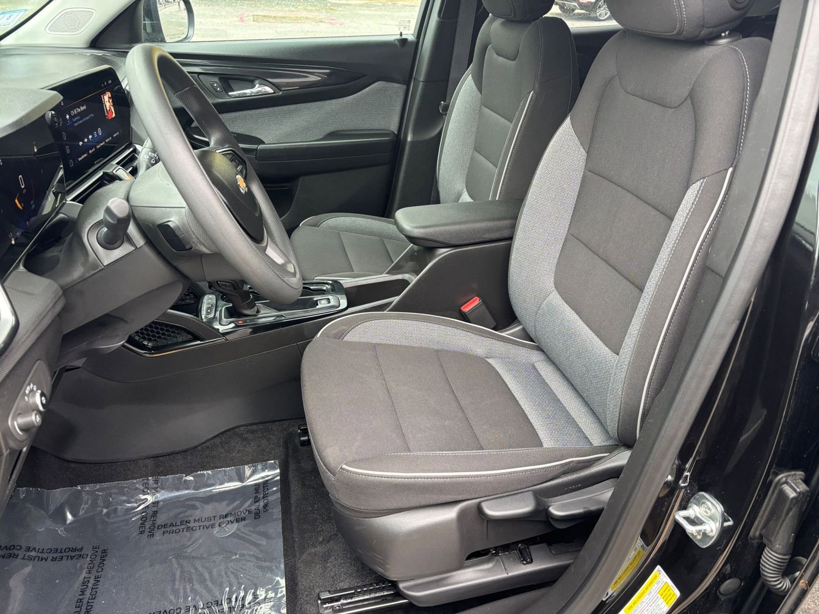 Used 2025 Chevrolet TrailBlazer LT image 32