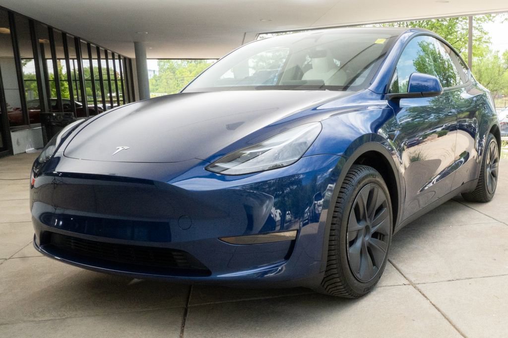 Used 2024 Tesla Model Y Long Range AWD/4WD image 3