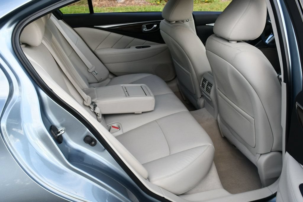 Used 2018 INFINITI Q50 Luxe w/ Sensory Package (Luxe) RWD image 17