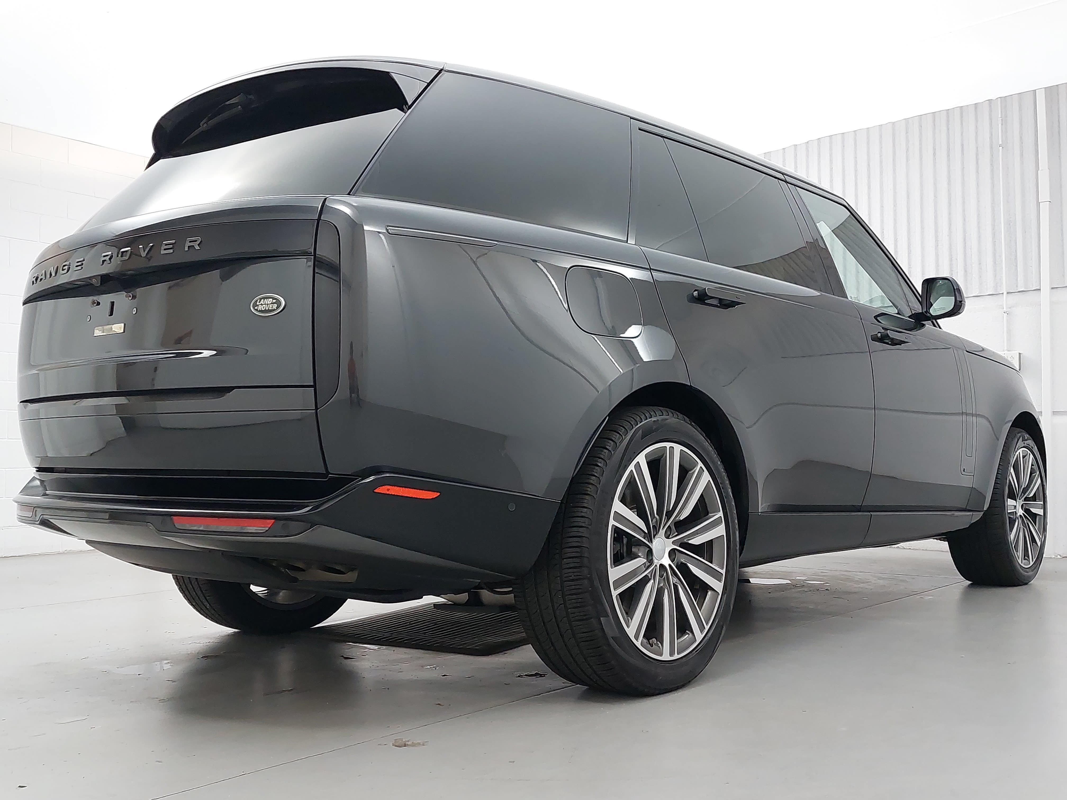Used 2023 Land Rover Range Rover Long Wheelbase Autobiography AWD/4WD image 7