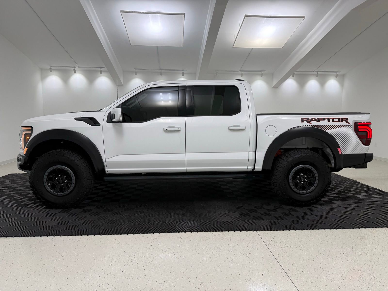Used 2025 Ford F150 Raptor AWD/4WD image 4