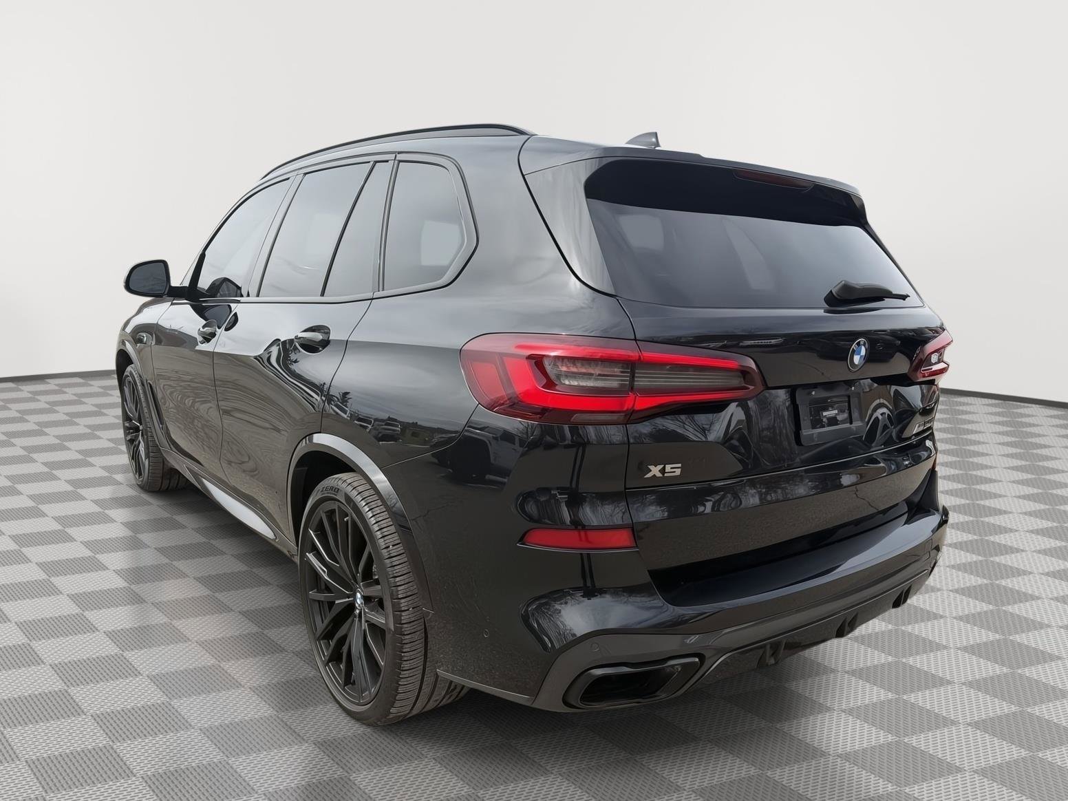 Used 2021 BMW X5 M50i w/ Executive Package image 5