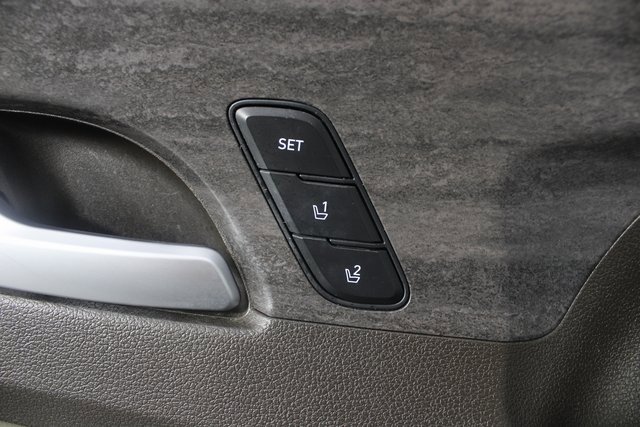 Used 2020 Hyundai Santa Fe Limited image 17