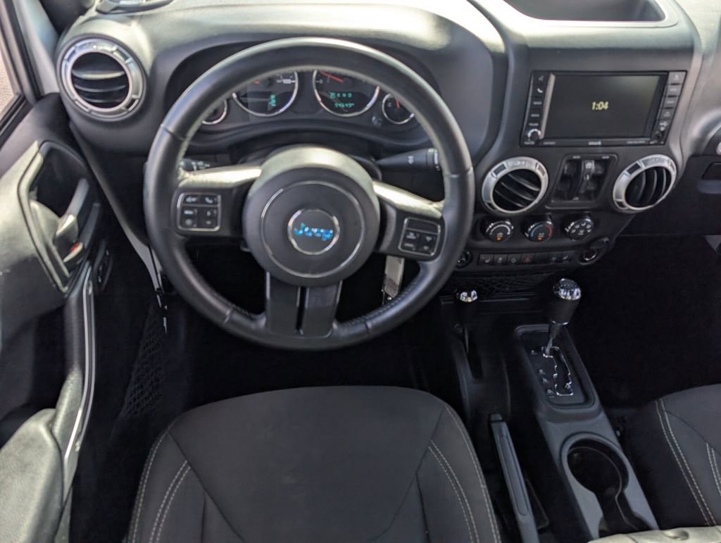 Used 2017 Jeep Wrangler Unlimited Sahara w/ Connectivity Group image 13