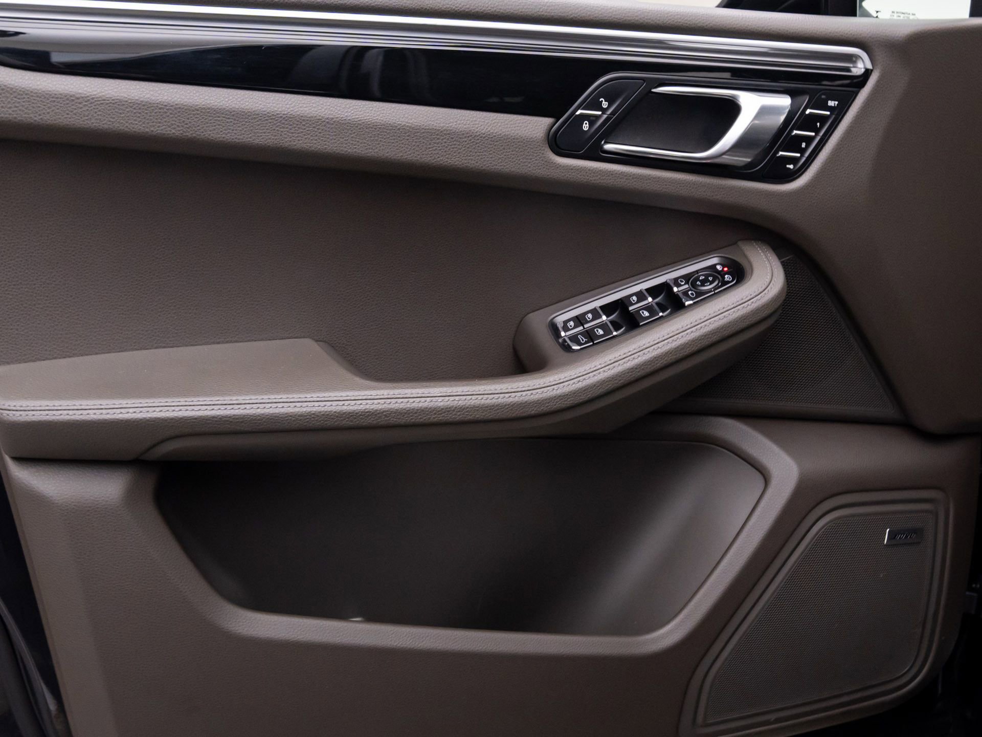 Used 2017 Porsche Macan S image 13