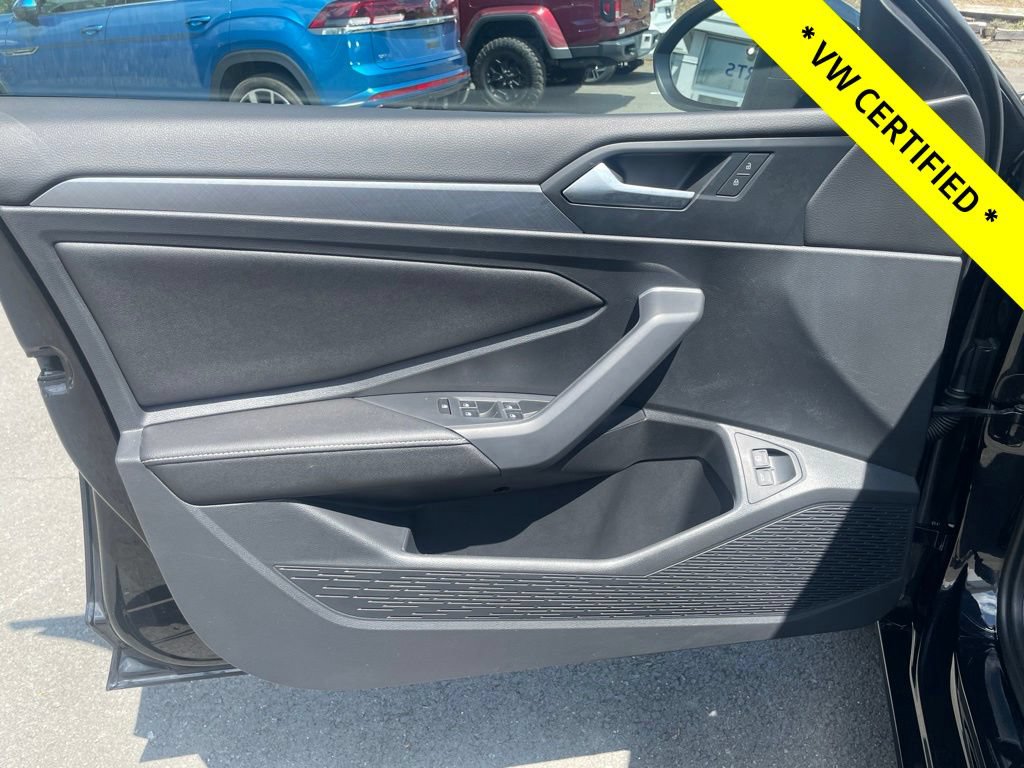 Certified 2022 Volkswagen Jetta SE FWD image 16