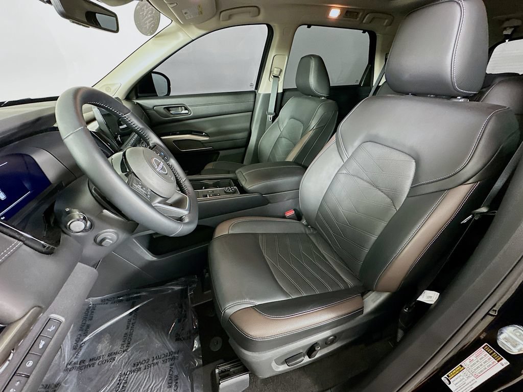 Certified 2025 Nissan Pathfinder Platinum AWD/4WD image 31