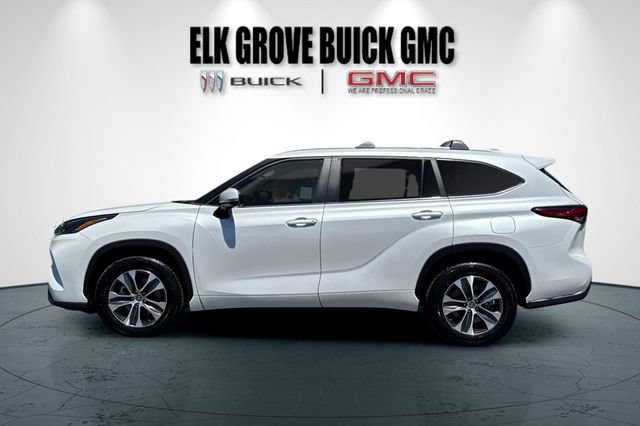 Used 2023 Toyota Highlander XLE FWD image 7
