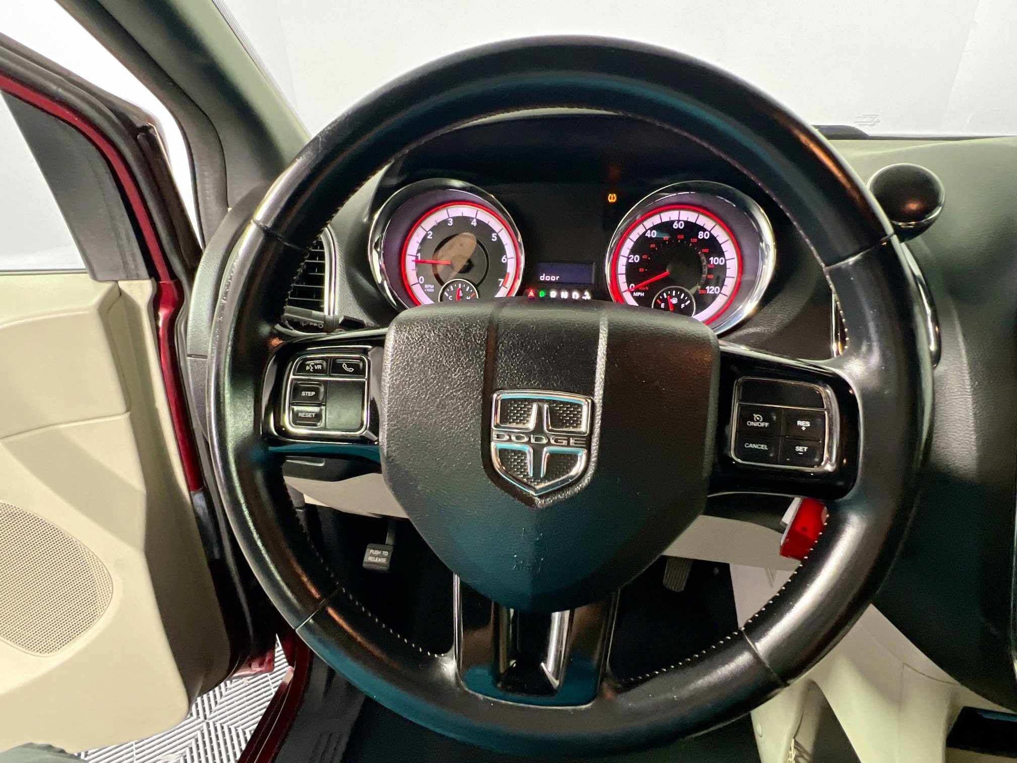 Used 2018 Dodge Grand Caravan SXT image 17