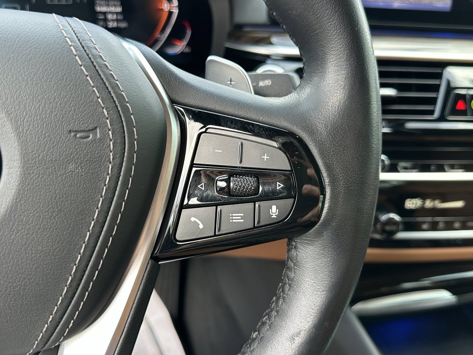 Certified 2023 BMW 540i w/ Executive Package RWD image 35