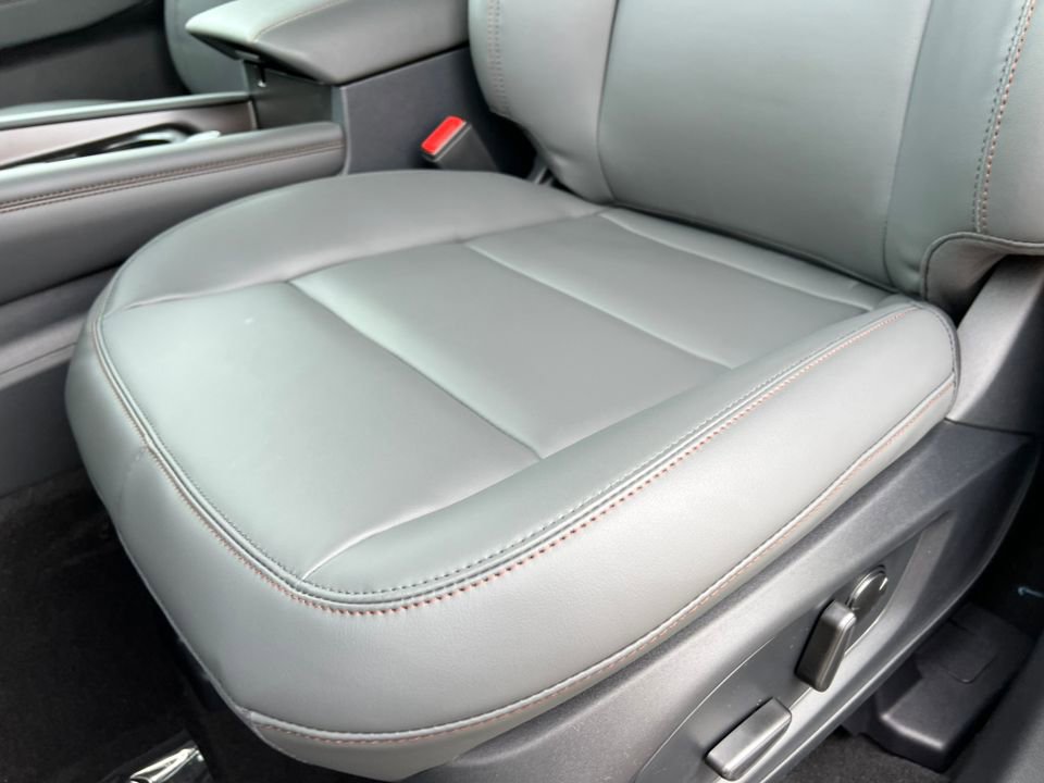 Used 2026 Ford Explorer Active w/ Active Comfort Package image 13