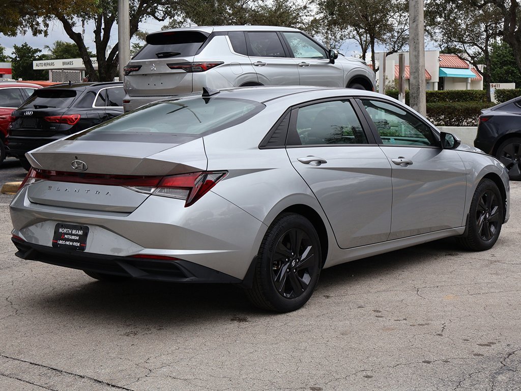 Used 2022 Hyundai Elantra SEL w/ Convenience Package image 9