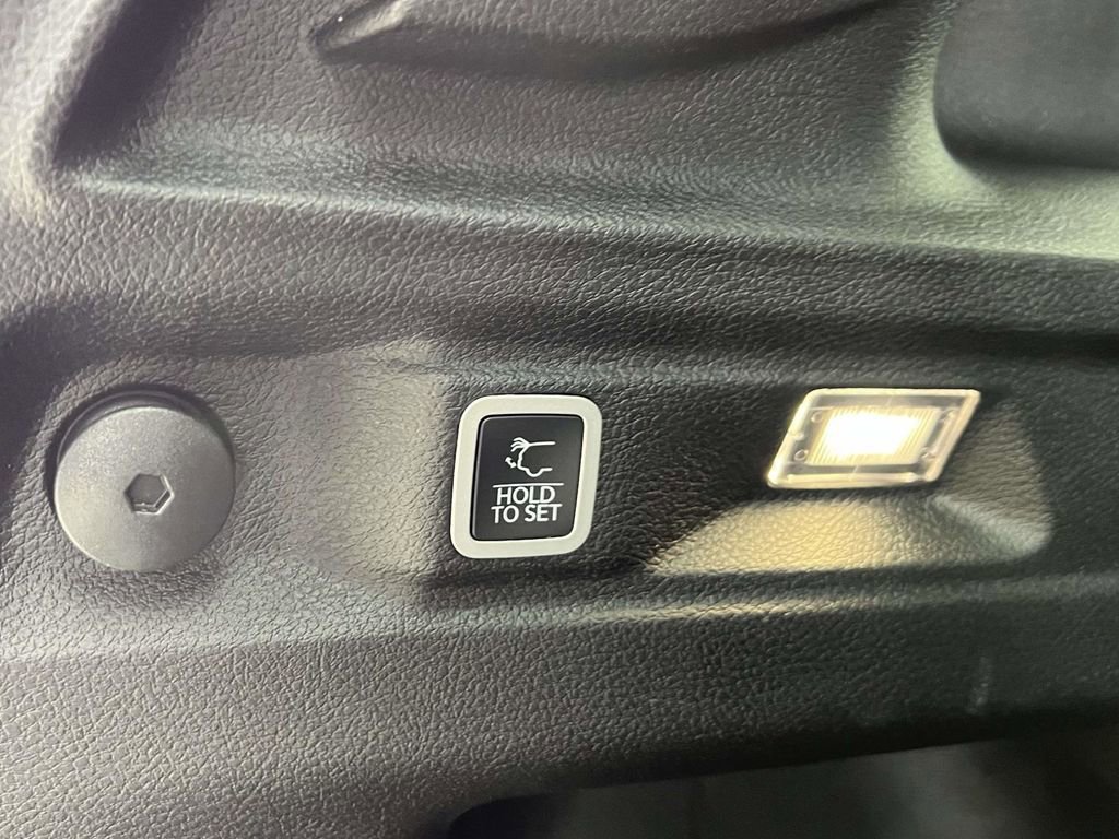 Used 2025 Jeep Grand Cherokee L Limited image 10