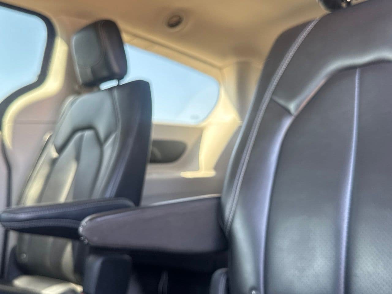 Used 2023 Chrysler Pacifica Touring-L FWD image 41