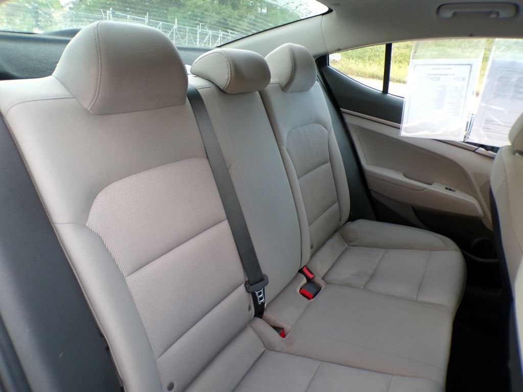 Used 2017 Hyundai Elantra SE FWD image 17