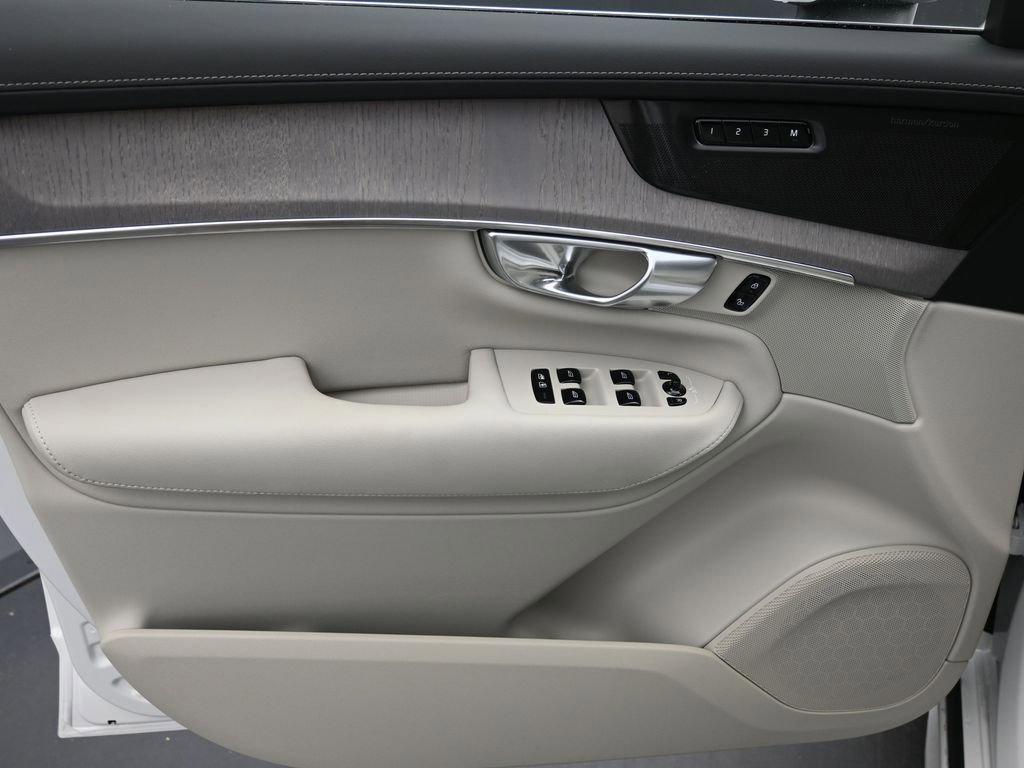 New 2026 Volvo XC90 B6 Ultra w/ Protection Package image 5