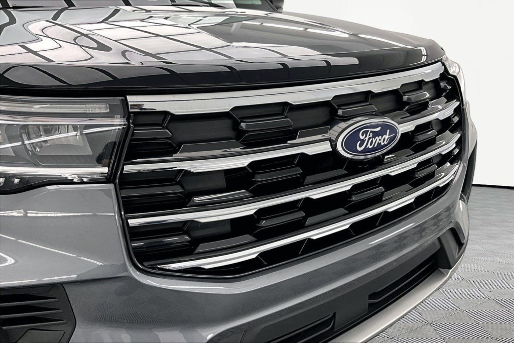 Certified 2025 Ford Explorer Active AWD/4WD image 29