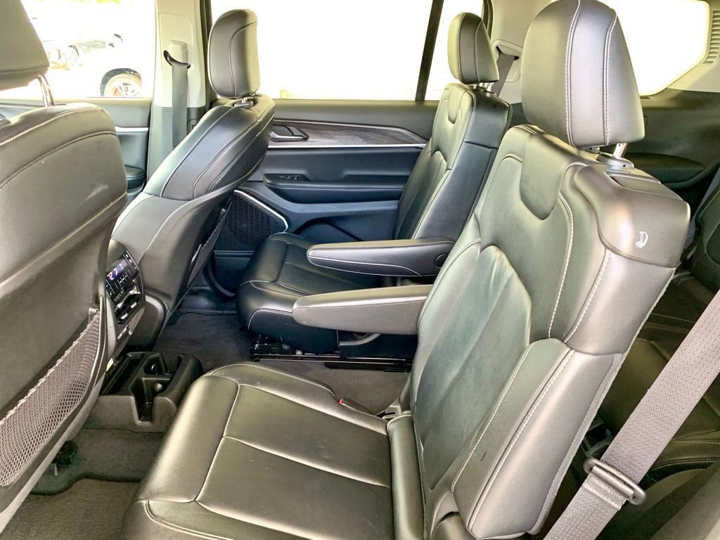 Used 2022 Jeep Grand Cherokee L Limited AWD/4WD image 20