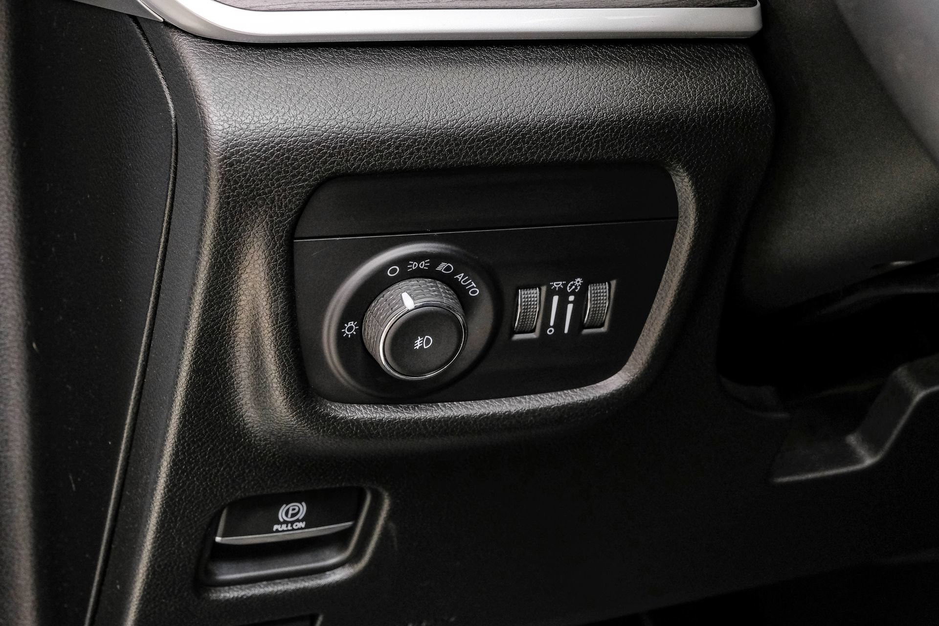 Used 2023 Jeep Grand Cherokee L Limited AWD/4WD image 31