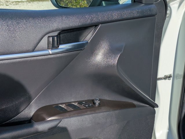 Used 2024 Toyota Camry SE image 3