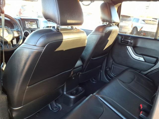 Used 2018 Jeep Wrangler Unlimited Sahara w/ Connectivity Group image 16