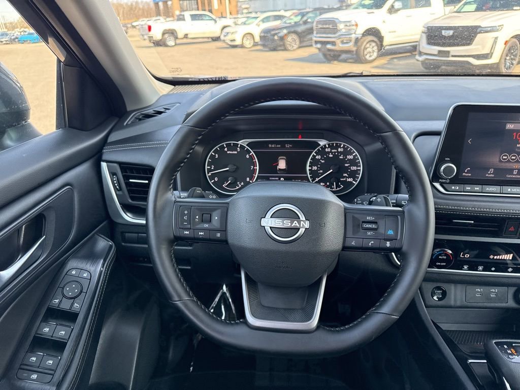 Used 2025 Nissan Rogue SV FWD image 14