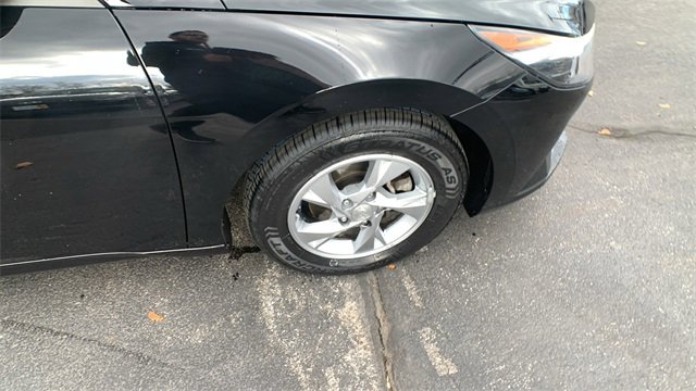 Used 2023 Hyundai Elantra SE image 25