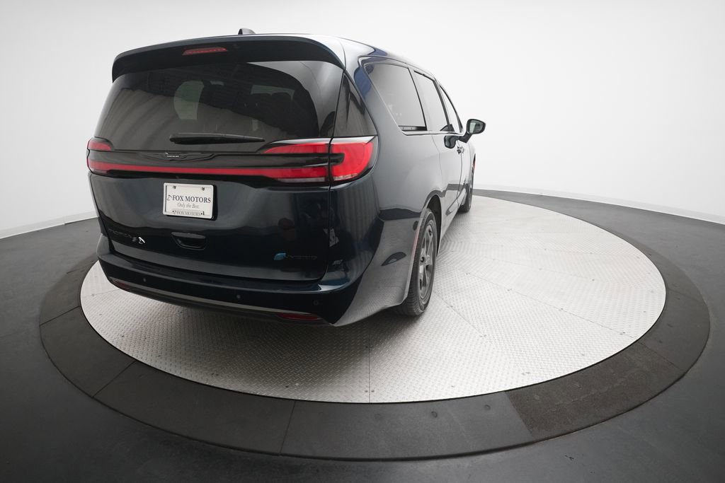 Used 2023 Chrysler Pacifica Touring-L w/ S Appearance Package image 13
