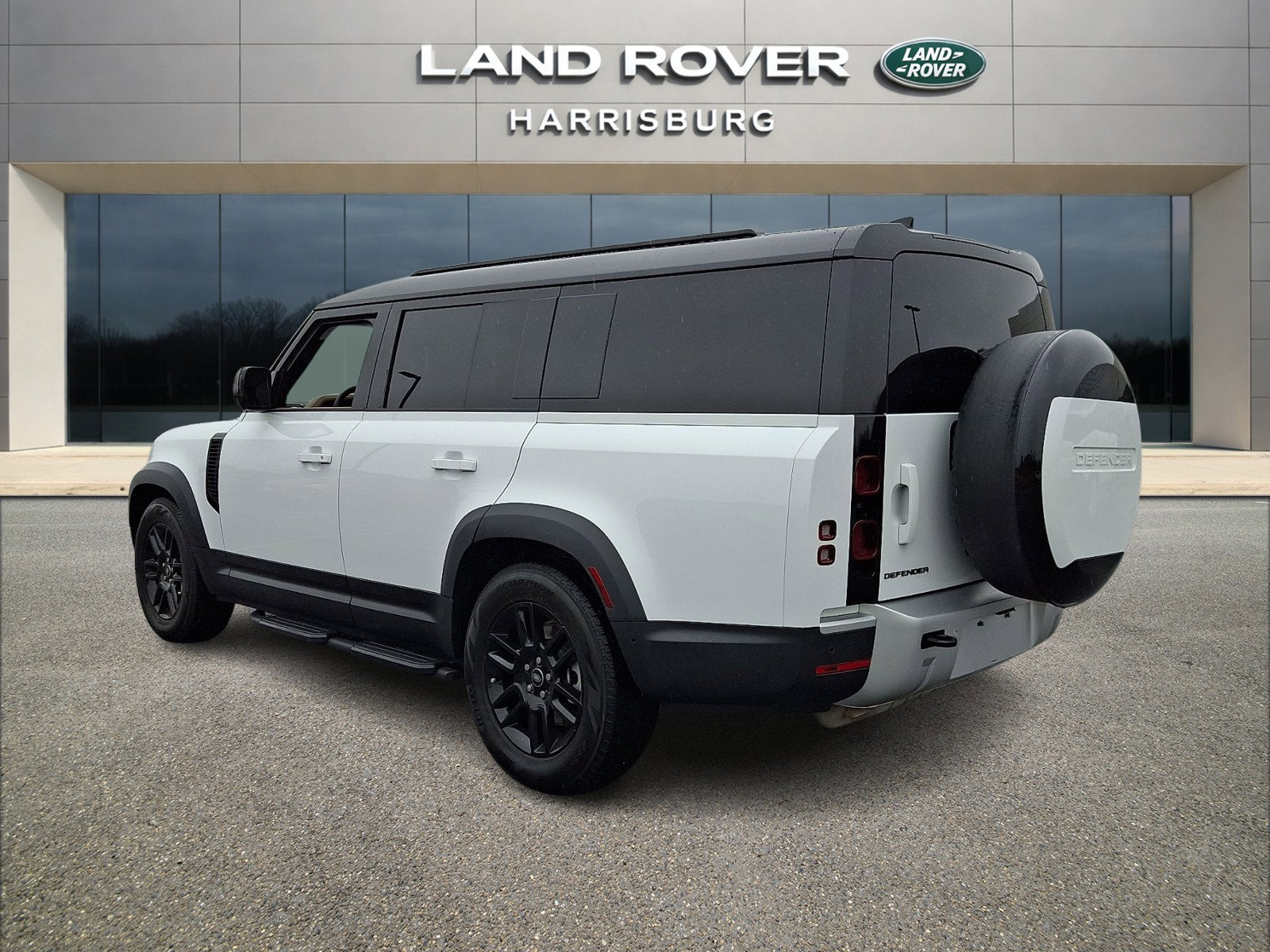 Used 2025 Land Rover Defender 130 S image 2
