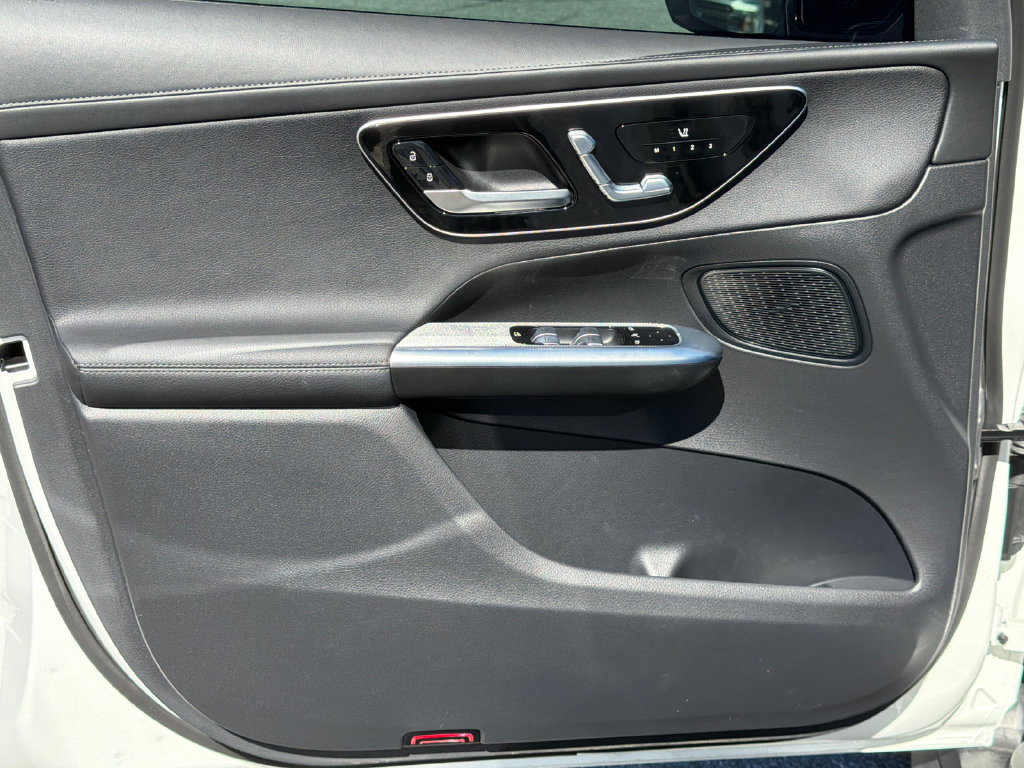 Used 2024 Mercedes-Benz GLC 300 4MATIC image 10