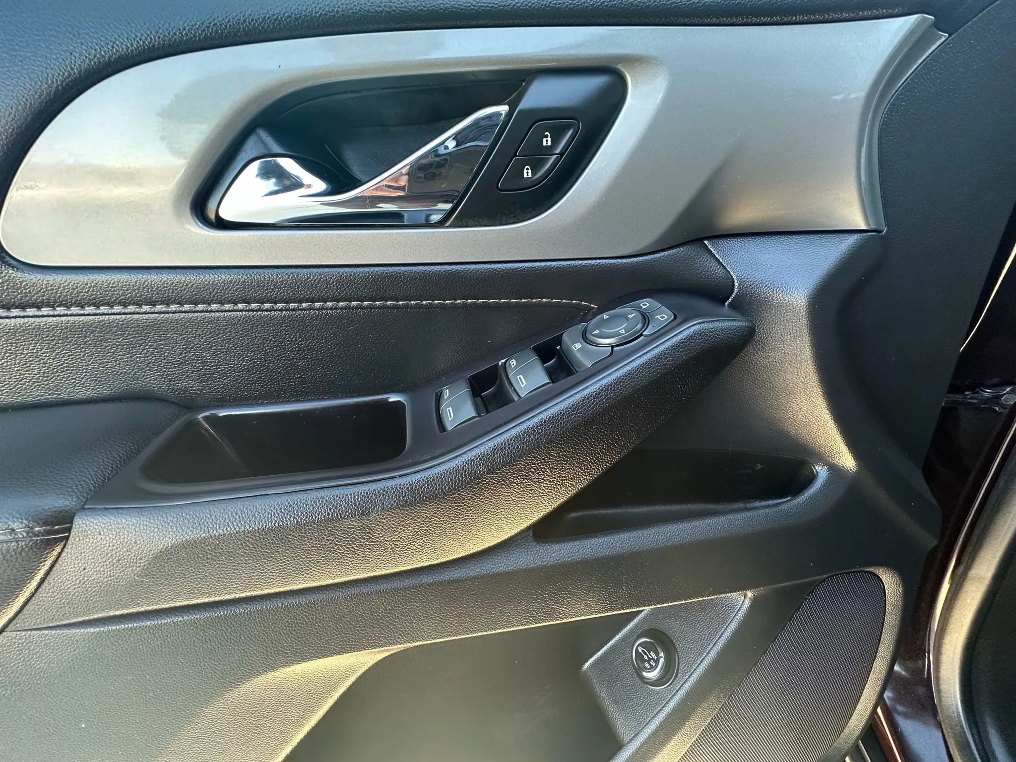 Used 2020 Chevrolet Traverse LT FWD image 34