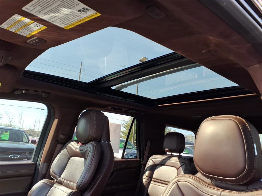 Used 2020 Lincoln Navigator Black Label w/ Cargo Convenience Package image 27