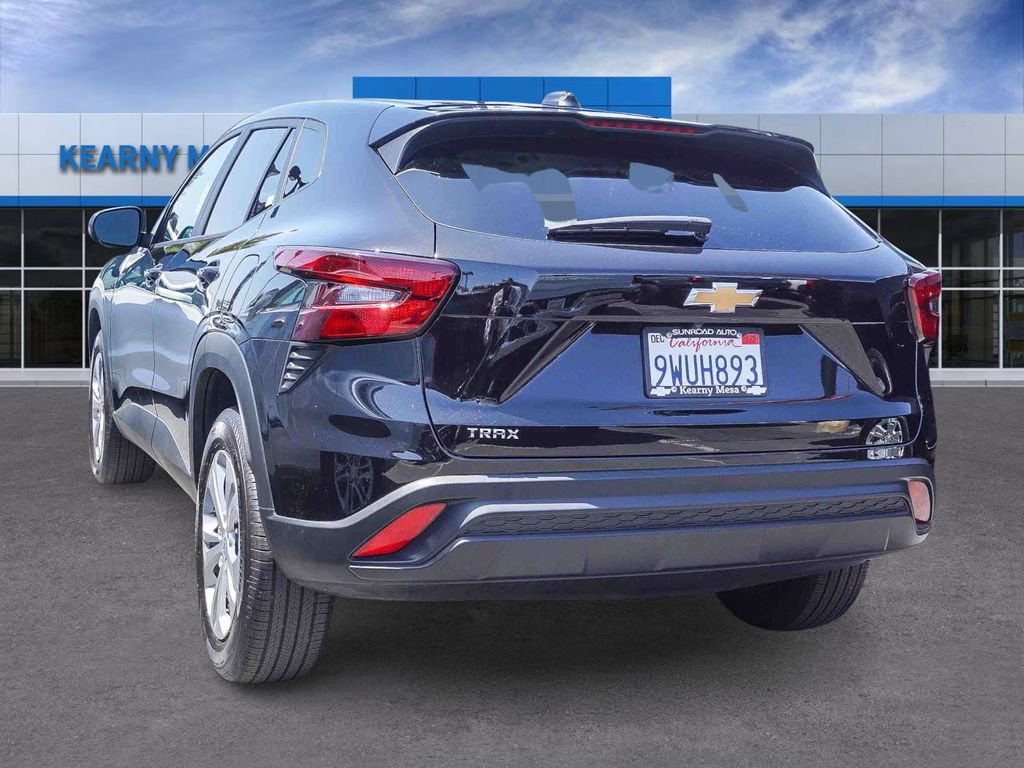 Used 2026 Chevrolet Trax LS FWD image 4