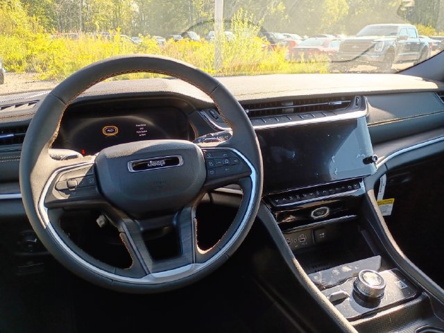 New 2026 Jeep Grand Cherokee Limited AWD/4WD image 10