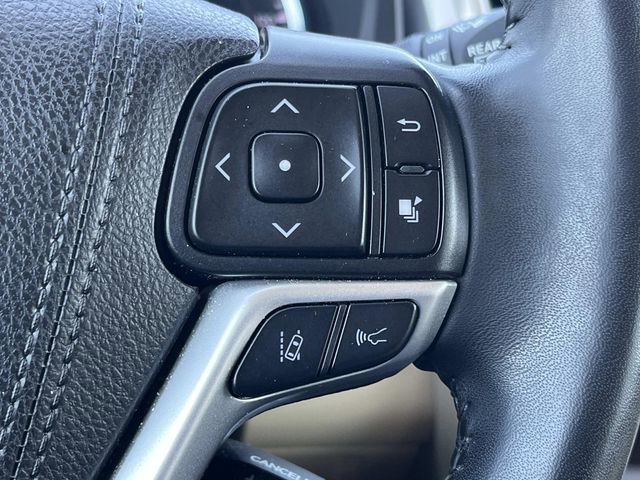 Used 2019 Toyota Highlander XLE AWD/4WD image 29